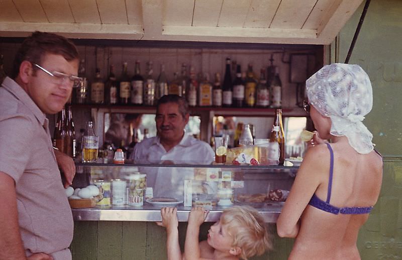 Street Life of Madrid, Spain in the 1970s Through These Fascinating Photos