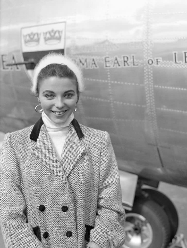 Joan Collins leading to Mallorca, 1950s