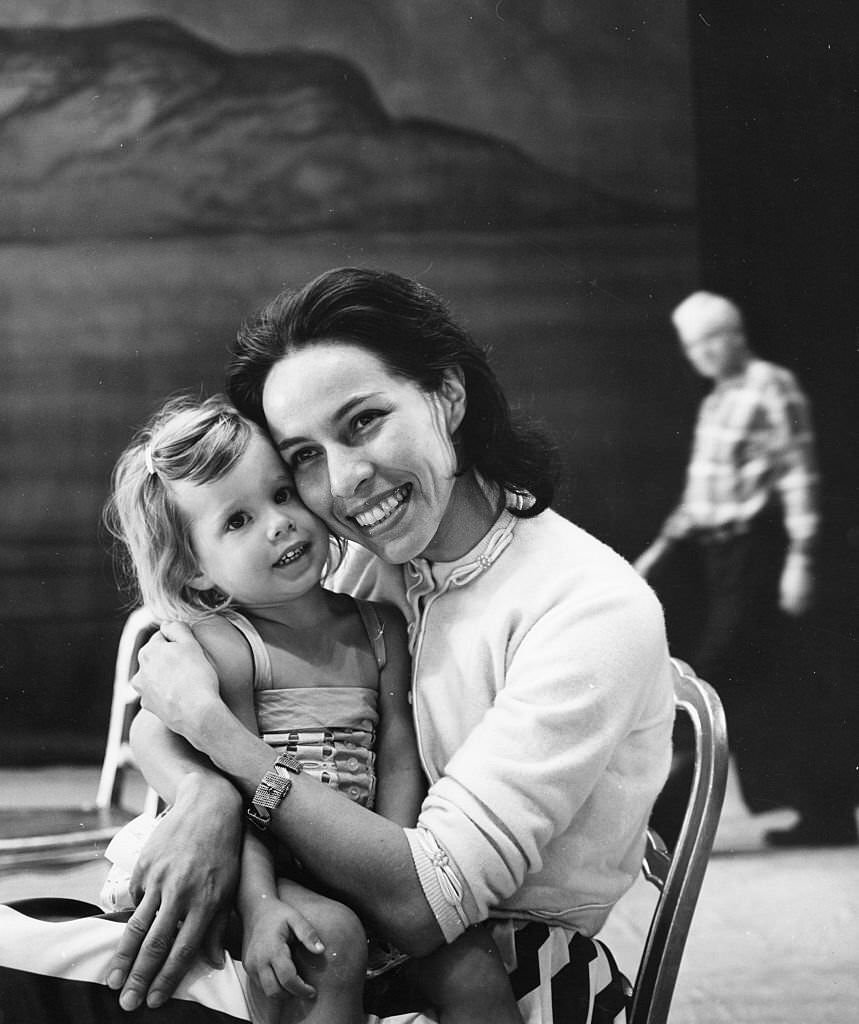 Maria Tallchief in 1961 with her daughter Elise.