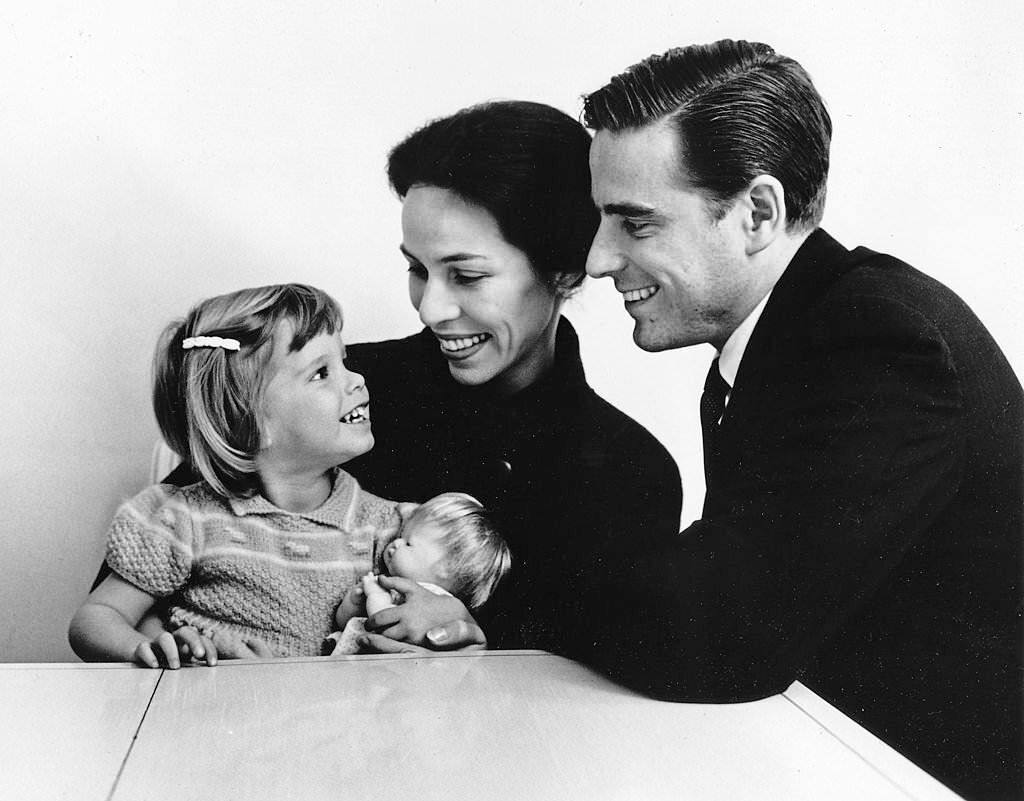 Maria Tallchief with her husband Henry Paschen and daughter Elsie in May 1961.
