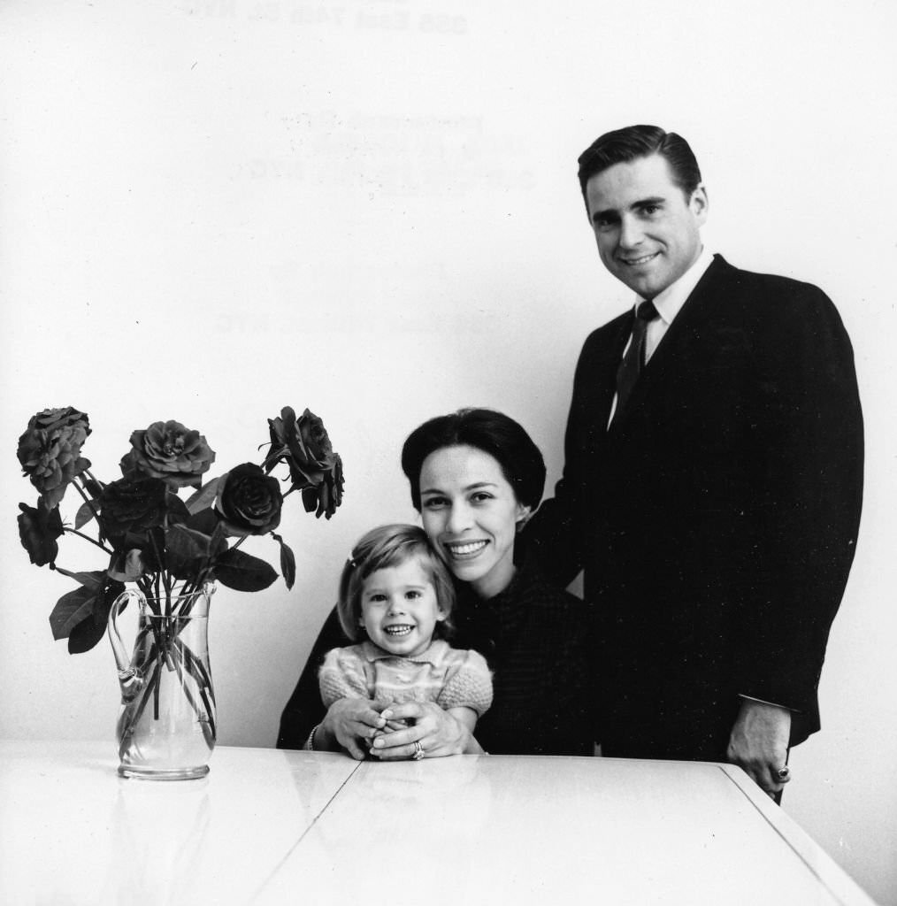 Maria Tallchief with her husband Henry Paschen and daughter Elsie in May 1961.