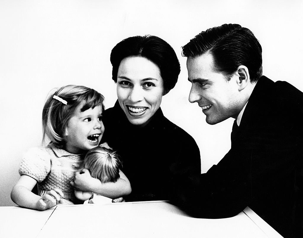 Maria Tallchief with her daughter Elise and husban Henry C. Paschen, Jr., in 1961.