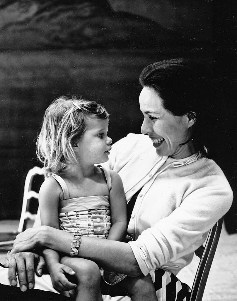 Maria Tallchief and her daughter Elsie backstage at the American Ballet Theatre in 1961.
