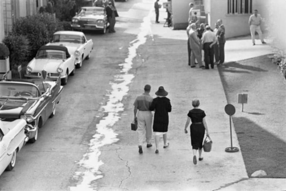 Marilyn Monroe clearly visibly pregnant, during the filming of Some Like It Hot, September 1958.