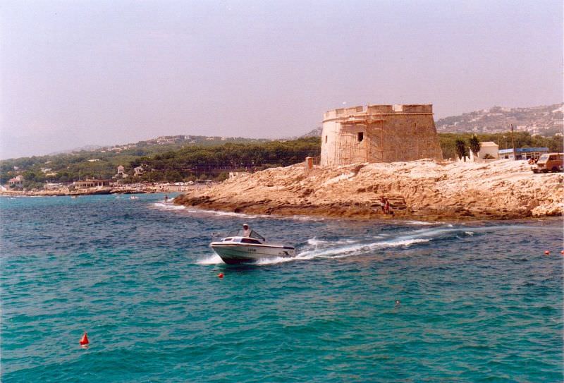 Stunning Photos Show Life of Moraira, Spain in the 1980s