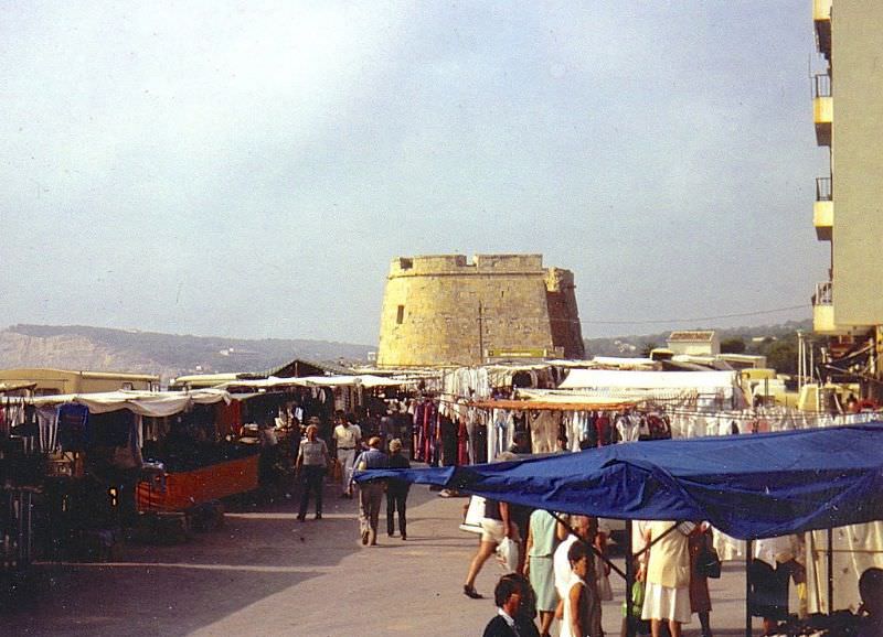 Stunning Photos Show Life of Moraira, Spain in the 1980s