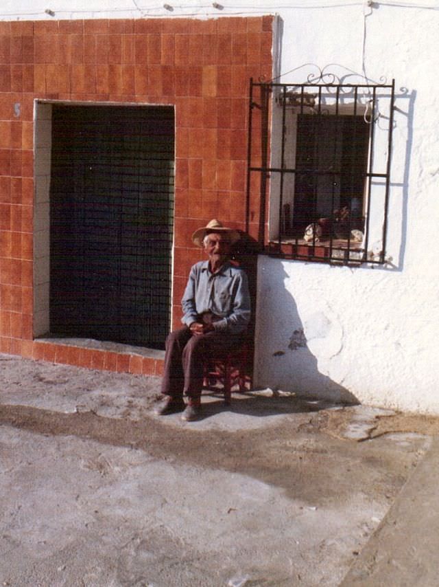 Stunning Photos Show Life of Moraira, Spain in the 1980s