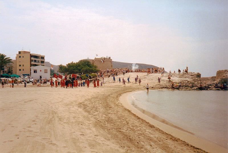 Stunning Photos Show Life of Moraira, Spain in the 1980s