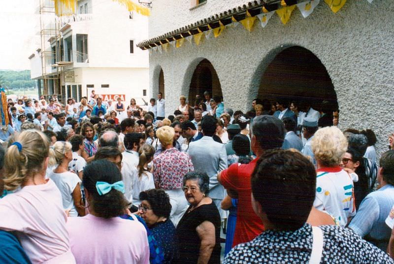 Stunning Photos Show Life of Moraira, Spain in the 1980s