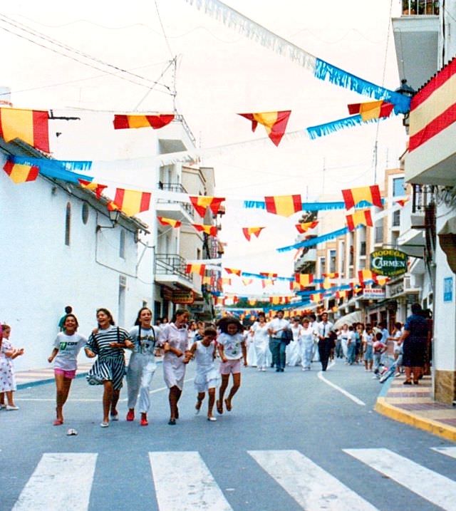 Stunning Photos Show Life of Moraira, Spain in the 1980s