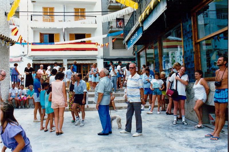 Stunning Photos Show Life of Moraira, Spain in the 1980s