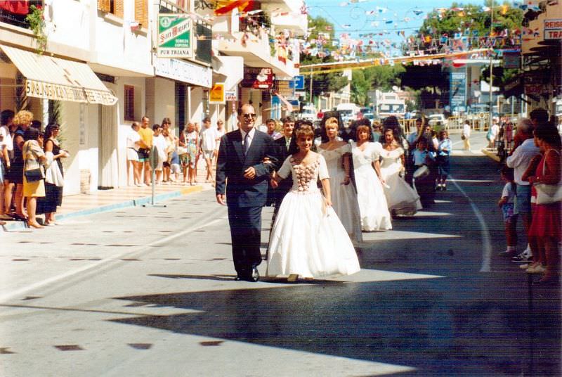 Stunning Photos Show Life of Moraira, Spain in the 1980s