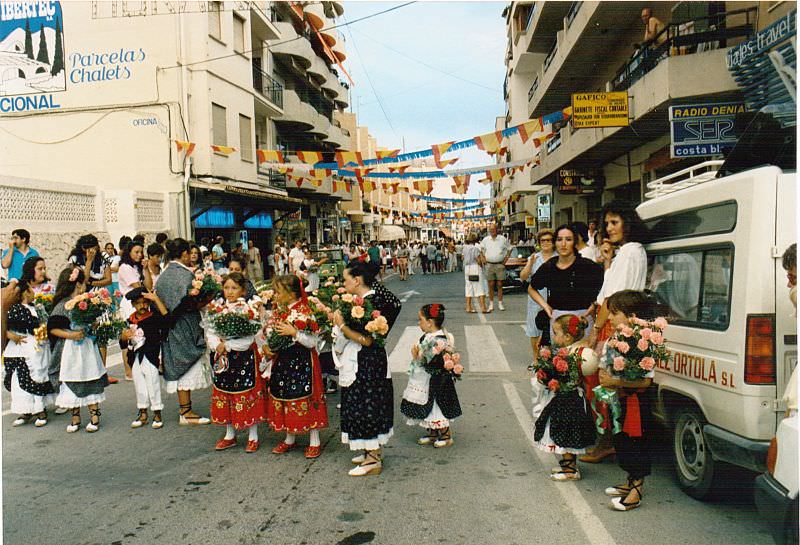 Stunning Photos Show Life of Moraira, Spain in the 1980s