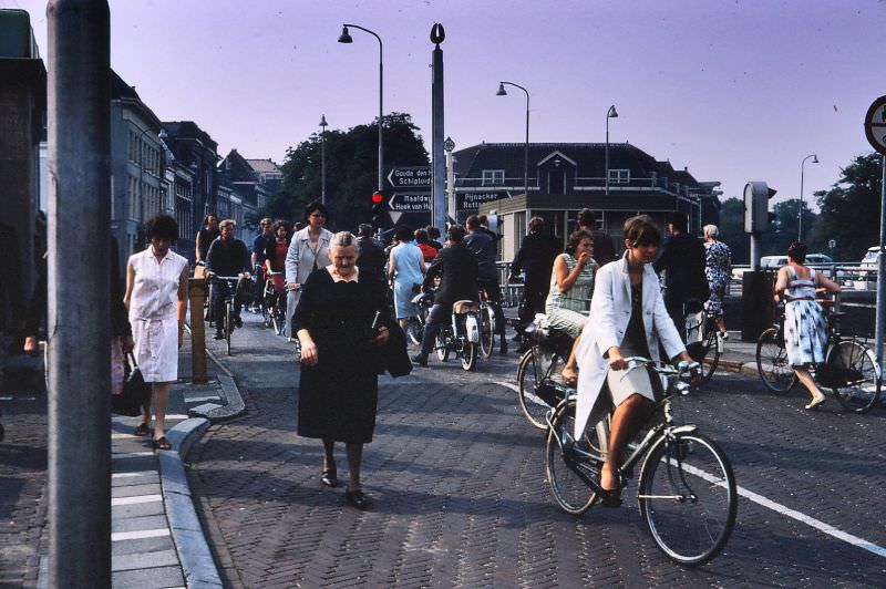 Rotterdamse Poortbrug (demolished in 1978) looking towards De Oude, Netherlands, Delft, 1966