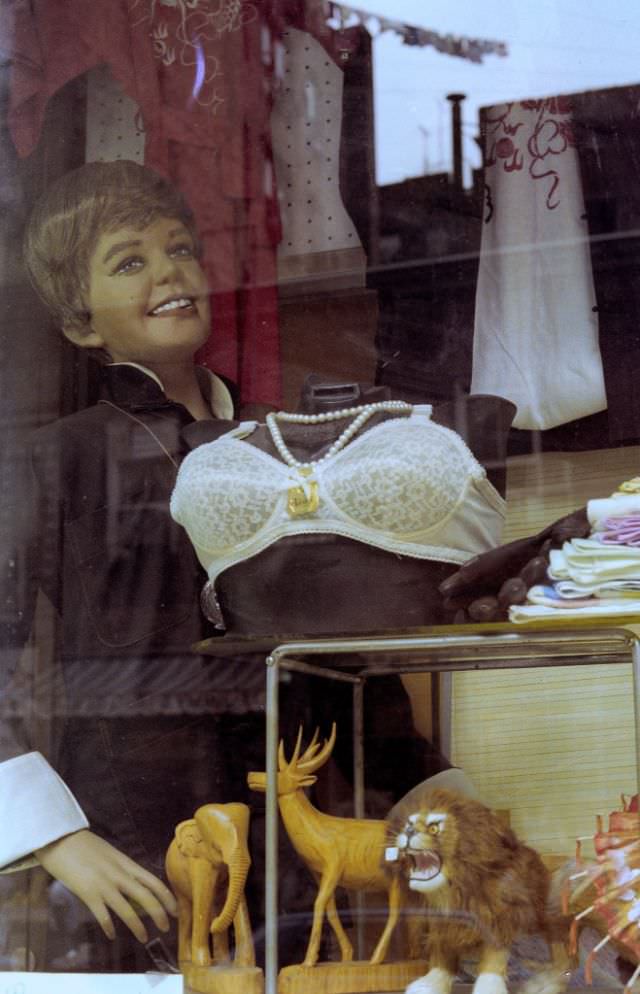 Happy woman, New York, 1980