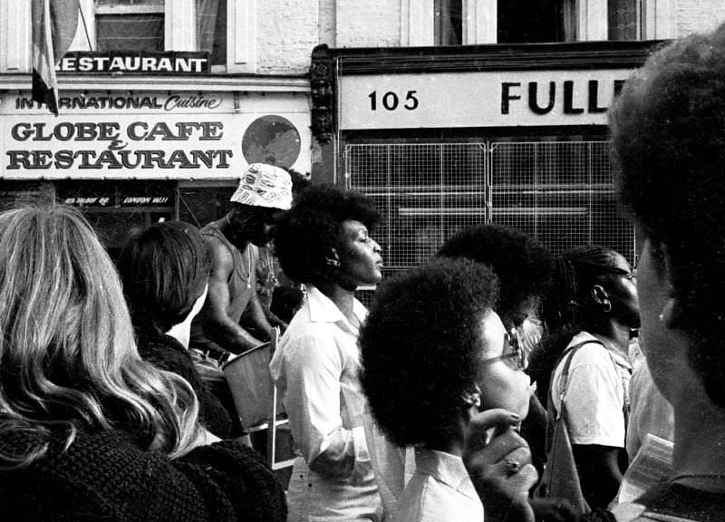 Fascinating Photos from the Notting Hill Carnival of 1981