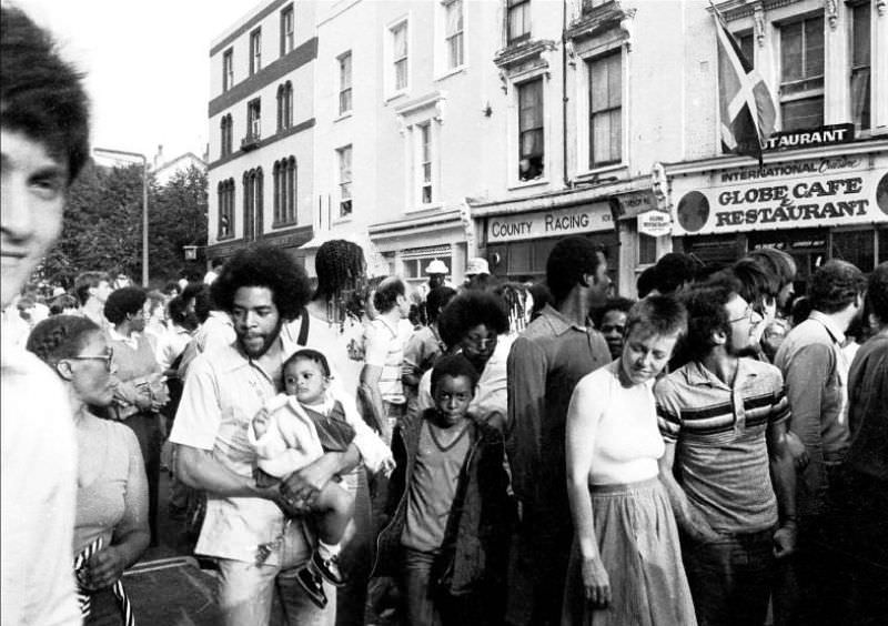 Fascinating Photos from the Notting Hill Carnival of 1981