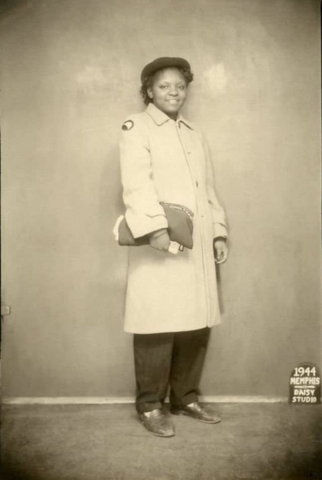 Young woman at Daisy Studio, Beale Street, Memphis, Tennessee, 1944