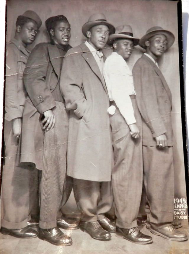 Five friends, Daisy Studio, Beale Street, Memphis, Tennessee, 1945