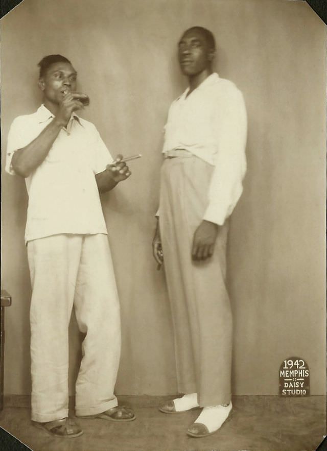 Friends at Daisy Studio, Beale Street, Memphis, Tennessee, 1942