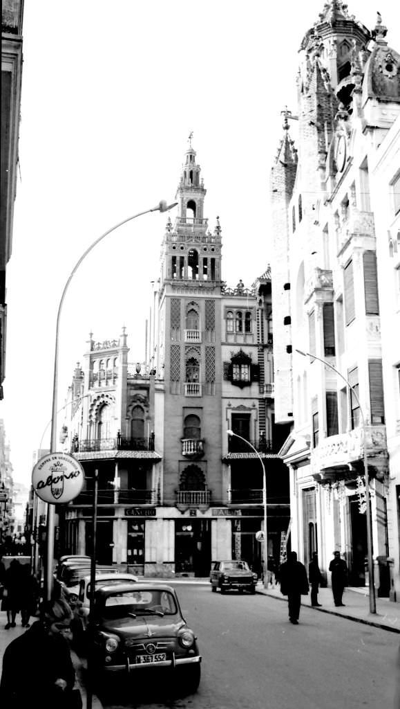 La Giralda is an Andalusian regionalist style building in the city of Badajoz, in the Plaza de la Soledad , in the Old Town, next to the homonymous church, where is located the patron saint of Badajoz, Extremadura, 1964. It is an almost exact scale replica of the popular Giralda in Seville, Spain.