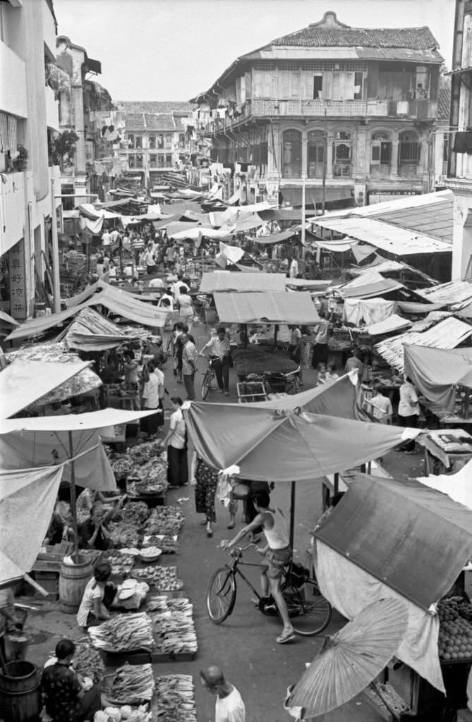 People crowding an outdoor market in Singapore, 1962