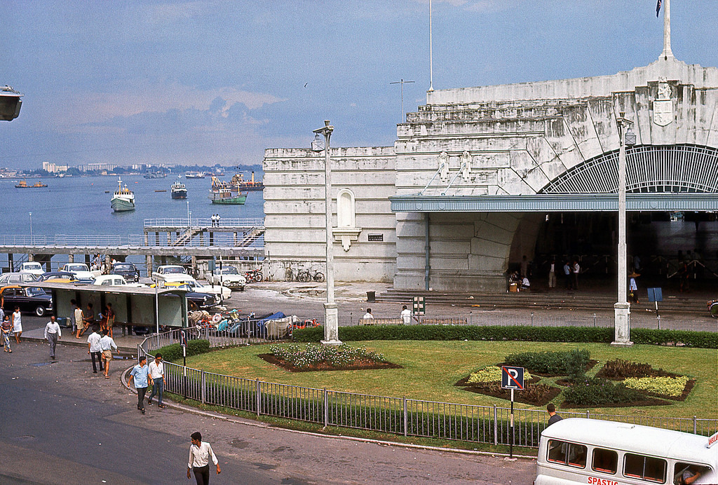 Clifford Pier, the destination of immigrants and sea passengers in Singapore in 1966.