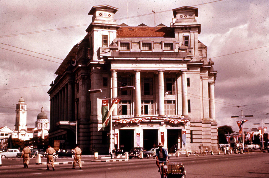 The Fullerton Building in 1960.