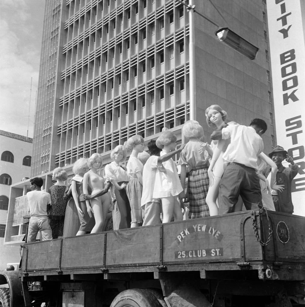 A truck load of dummies in Chinatown, Singapore, 1962