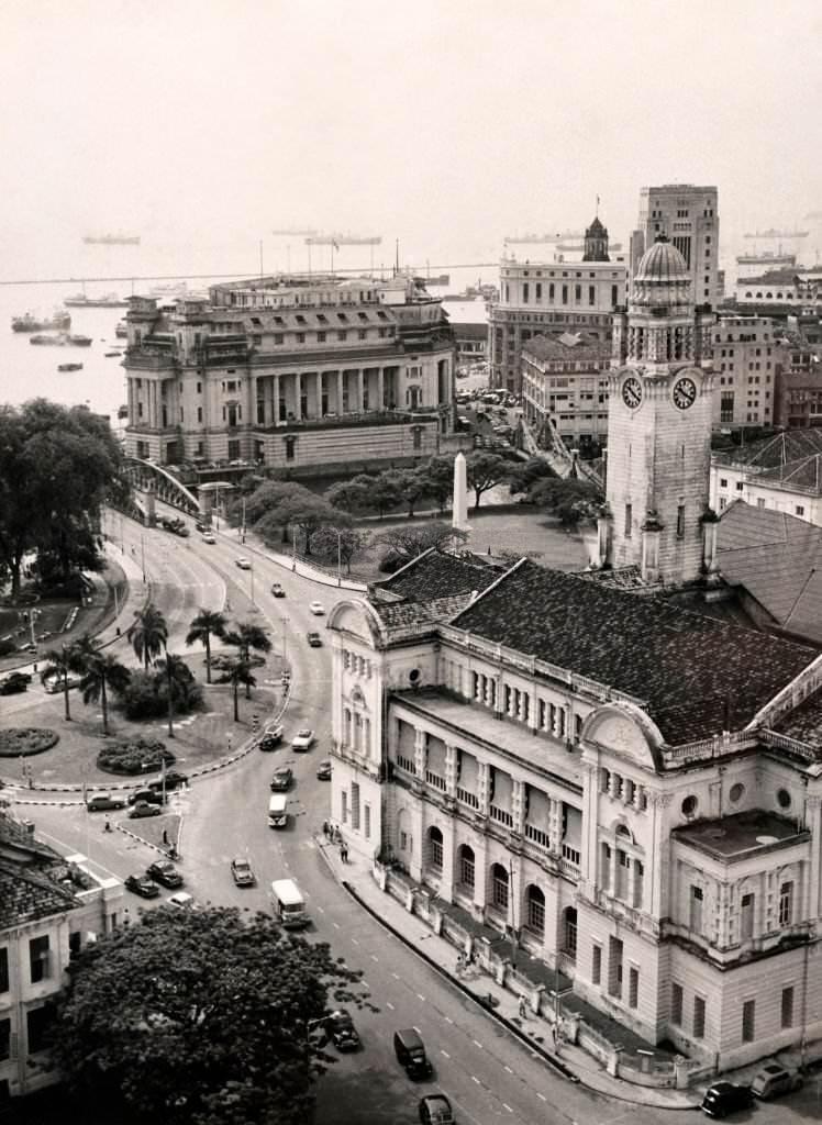 Victoria Memorial Hall in the foreground with the Fullerton Building, originally an office building, then the General Post Office and latterly a five-star hotel (behind), on the Singapore River, 1962