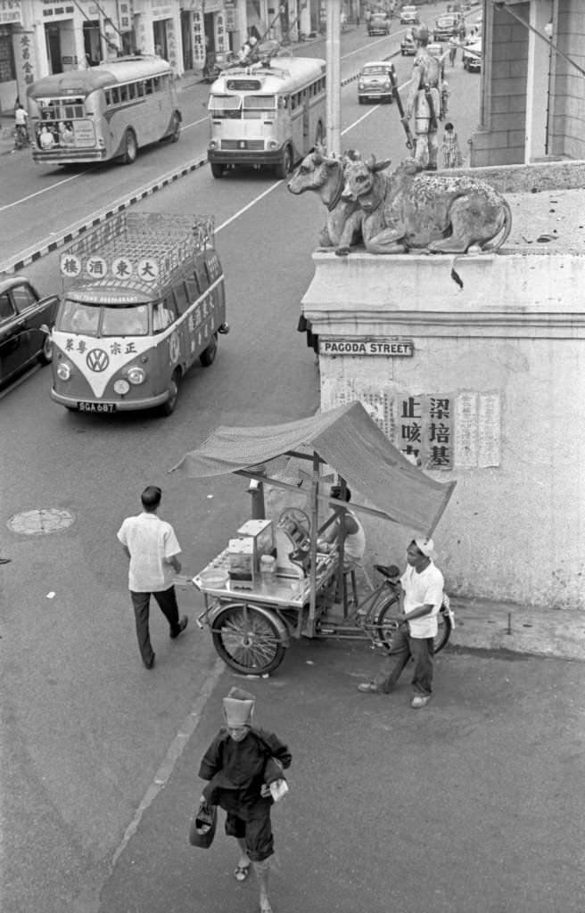 Street vendor in Singapore, 1962