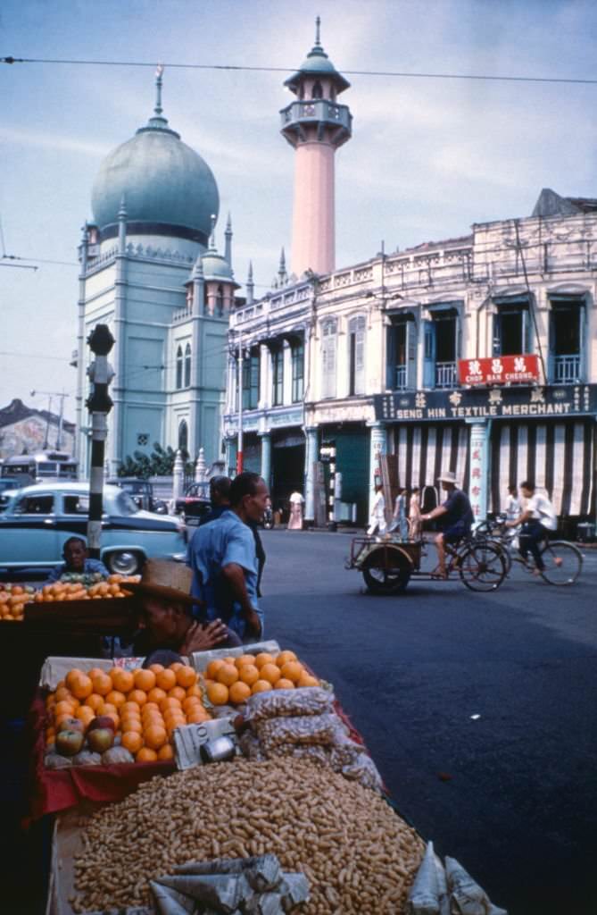 Street vendors outside the Sultan Mosque in Singapore, 1962