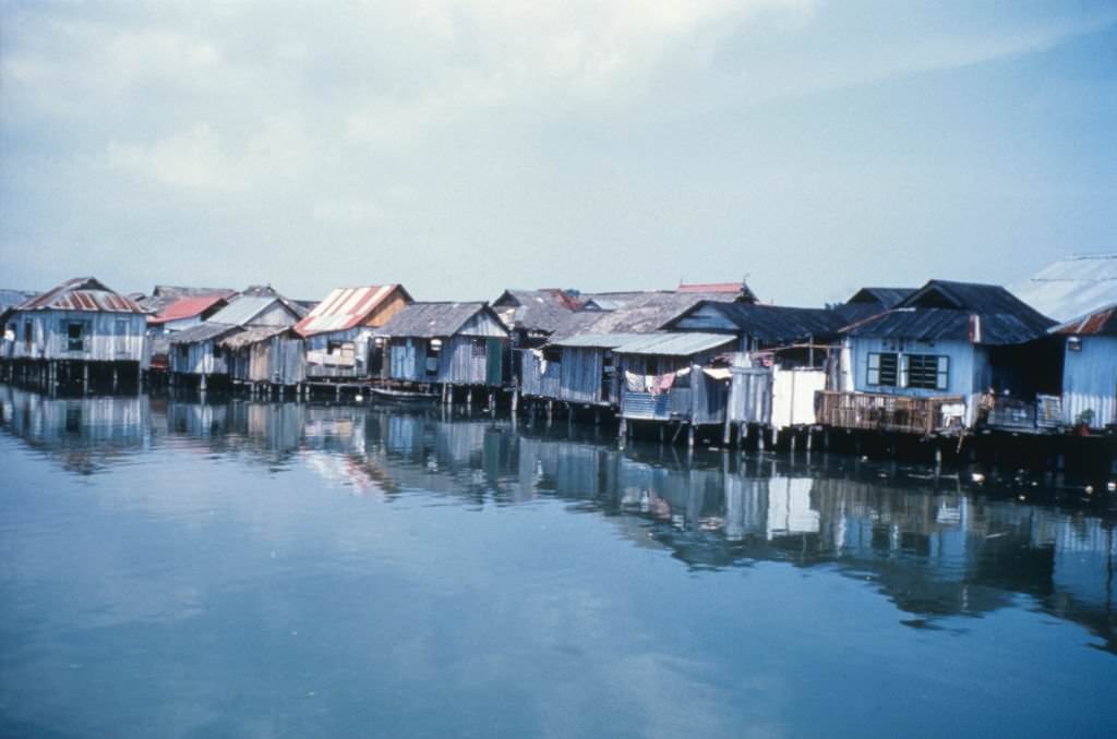 Palafittes along the River Singapore, 1962