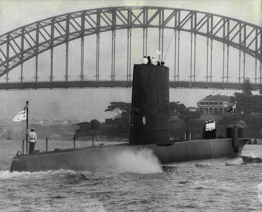The Australian Navy Oberon Class submarine HMAS Ovens returned to Sydney today from a 5 months tour of duty with the ANZUK forces in Singapore, 1972