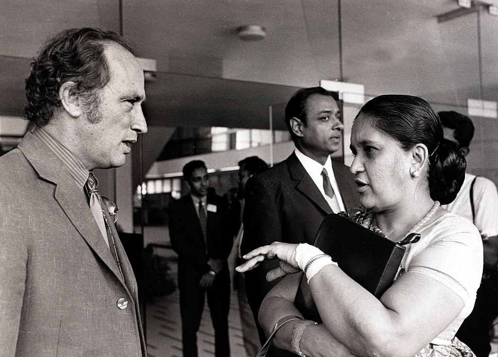 Canadian Prime Minister Pierre Trudeau chats to the Ceylon Prime Minister Mrs, Sirimavo Bandaranaike (right) at the Commonwealth Conference in Singapore, 1971