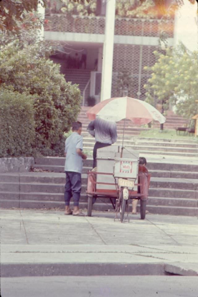 Singapore ice cream vendor, 1978