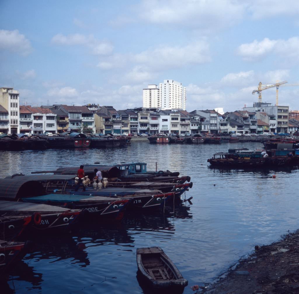 The skyline at the harbour of Singapore River, Singapore 1980s.