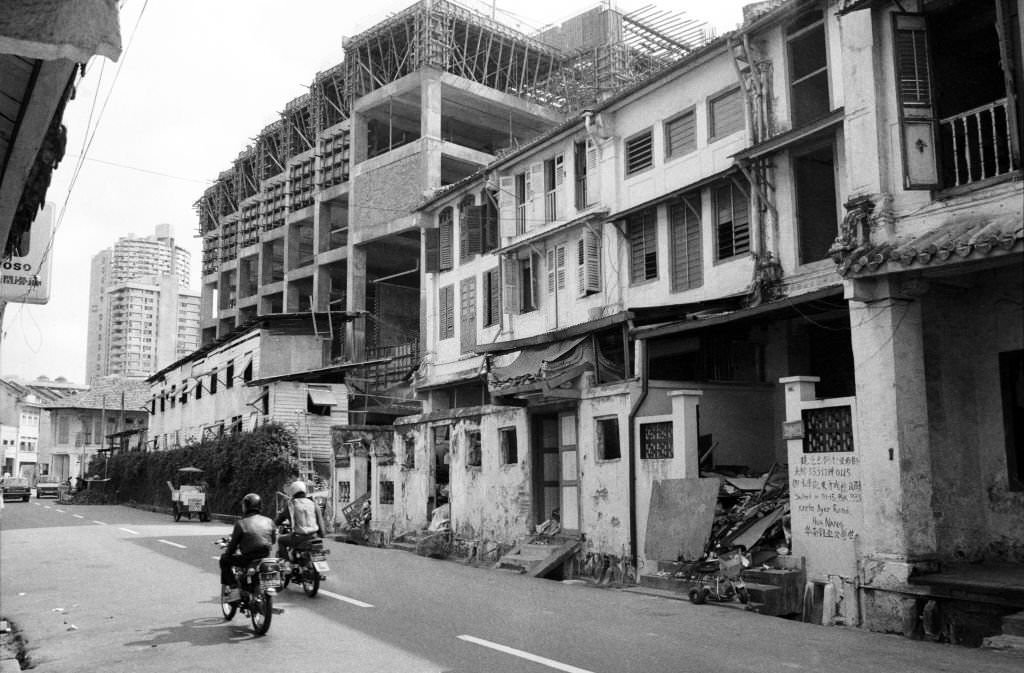 Chinese shophouses on Craig Rd fall victim to urban renewal during the construction of Chinatown Plaza, Chinatown, Singapore, 1983.