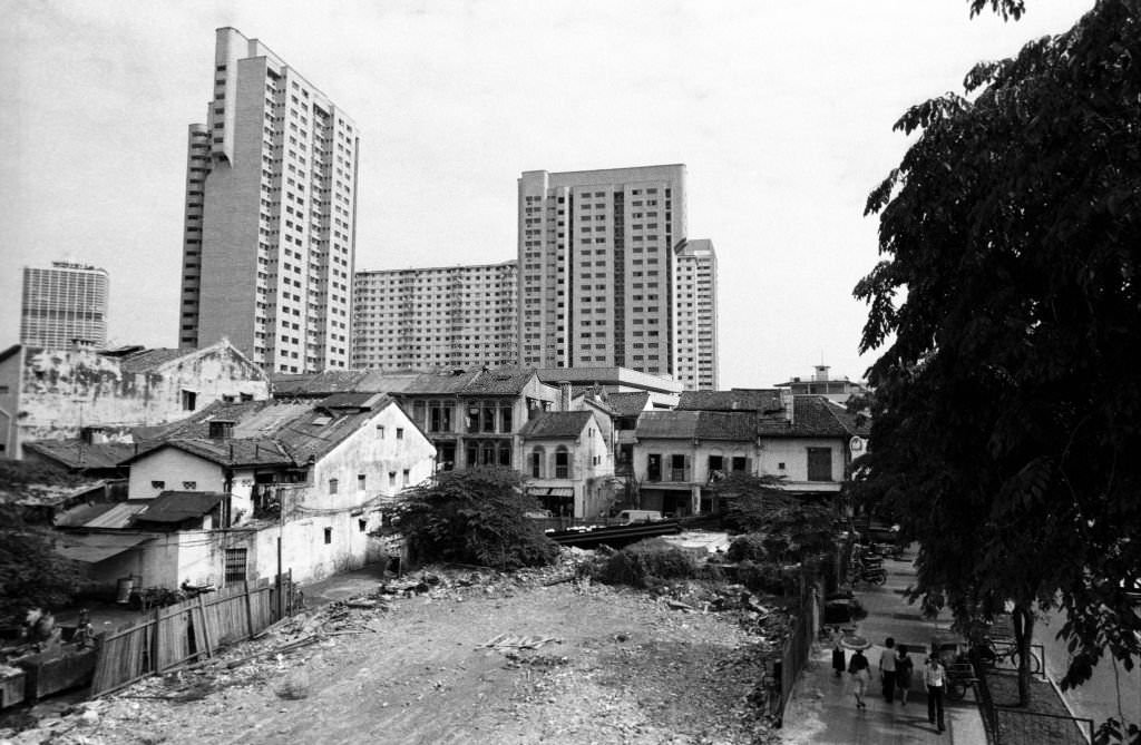 Vacant lot awaits redevelopment after shophouses were demolished along New Bridge Rd from Pagoda St to Temple St, Chinatown, Singapore, 1983