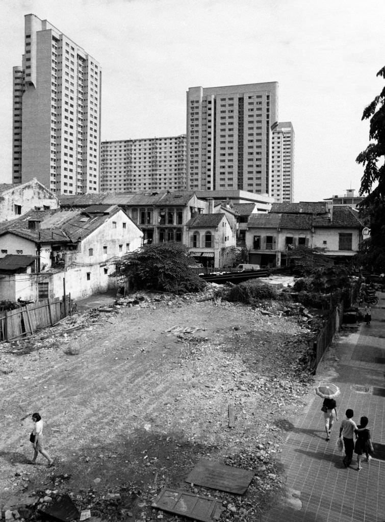 Vacant lot awaits redevelopment after shophouses were demolished along New Bridge Rd from Pagoda St to Temple St, Chinatown, Singapore, 1983.