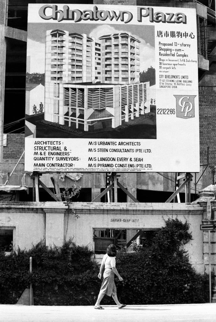 Construction of Chinatown Plaza replaces shophouses on the corner of Neil Rd and Craig Rd, Chinatown, Singapore, 12 July 1983.