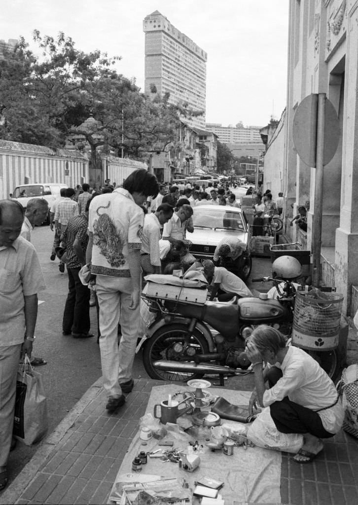 Hawkers sell wares on Pagoda St, Chinatown, Singapore, 12 July 1983.