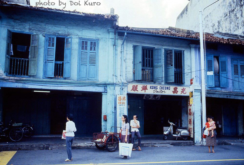 Waiting for a bus, 1984