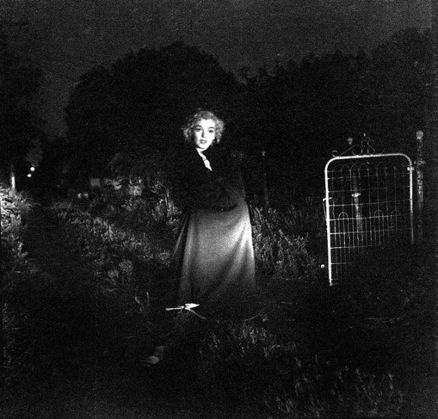 Dark Side of Marilyn Monroe: Sad Photos of Sleepless Monroe by Andre de Dienes, 1953