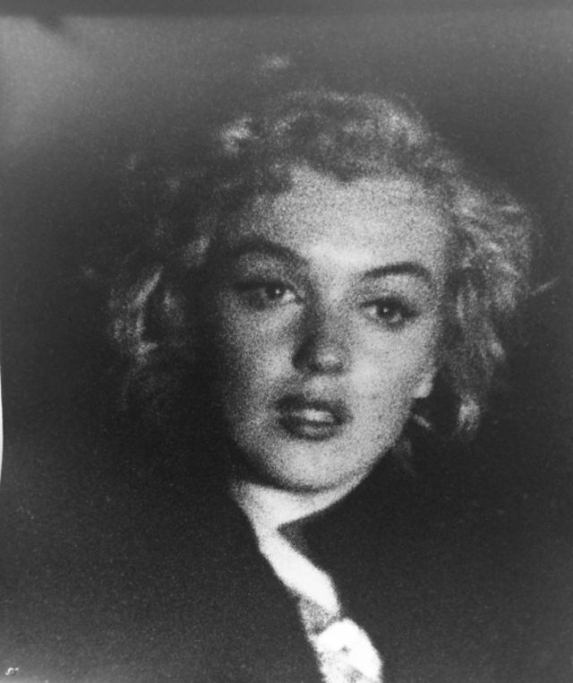 Dark Side of Marilyn Monroe: Sad Photos of Sleepless Monroe by Andre de Dienes, 1953