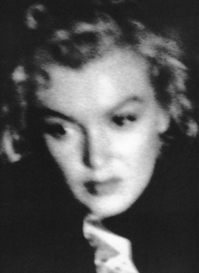 Dark Side of Marilyn Monroe: Sad Photos of Sleepless Monroe by Andre de Dienes, 1953