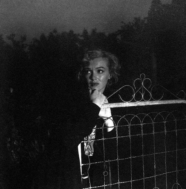 Dark Side of Marilyn Monroe: Sad Photos of Sleepless Monroe by Andre de Dienes, 1953