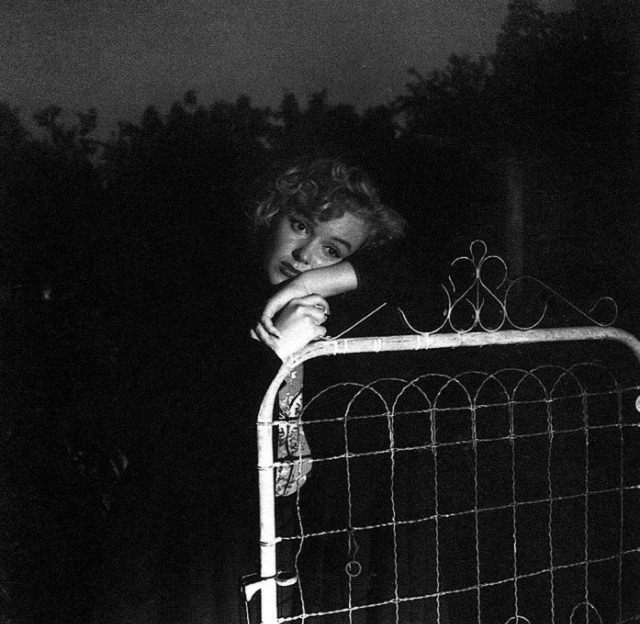 Dark Side of Marilyn Monroe: Sad Photos of Sleepless Monroe by Andre de Dienes, 1953