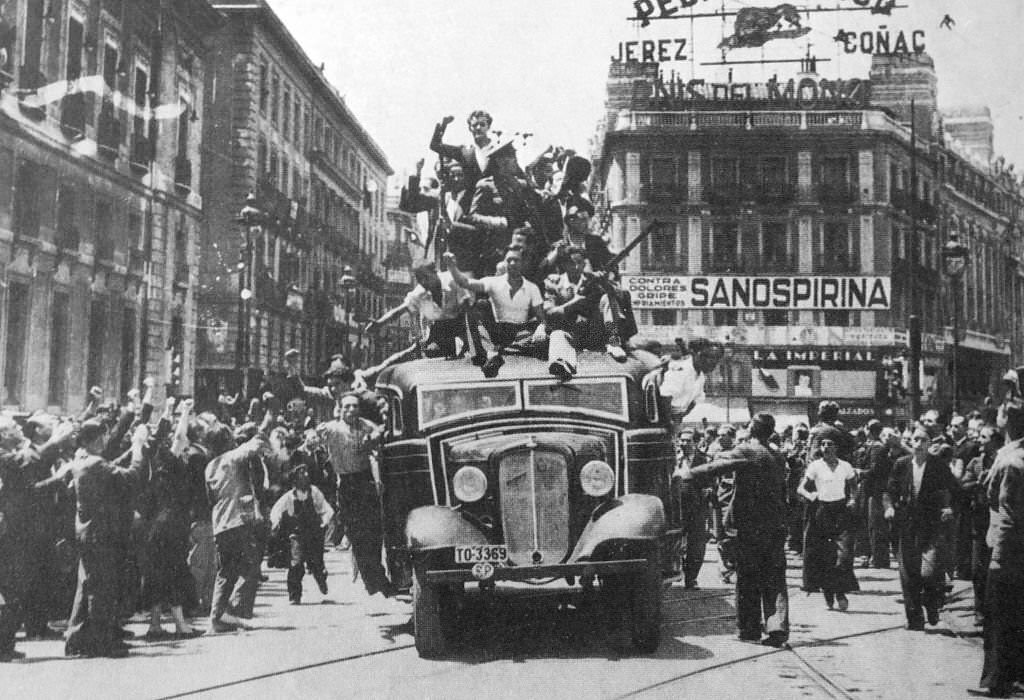Republican militias depart from to join forces opposing the nationalists led by Franco. July 1936 at the beginning of the Spanish Civil War.