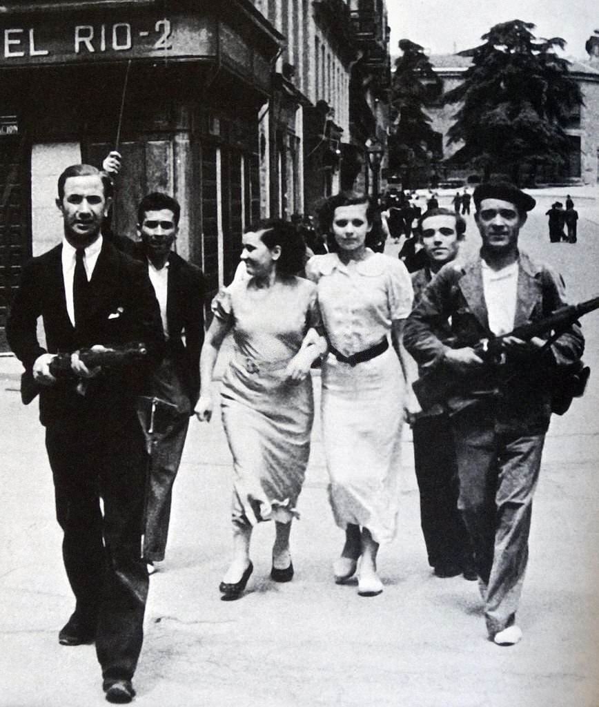 Republican supporters prepare to defend positions in Madrid during the Spanish Civil War 1936.